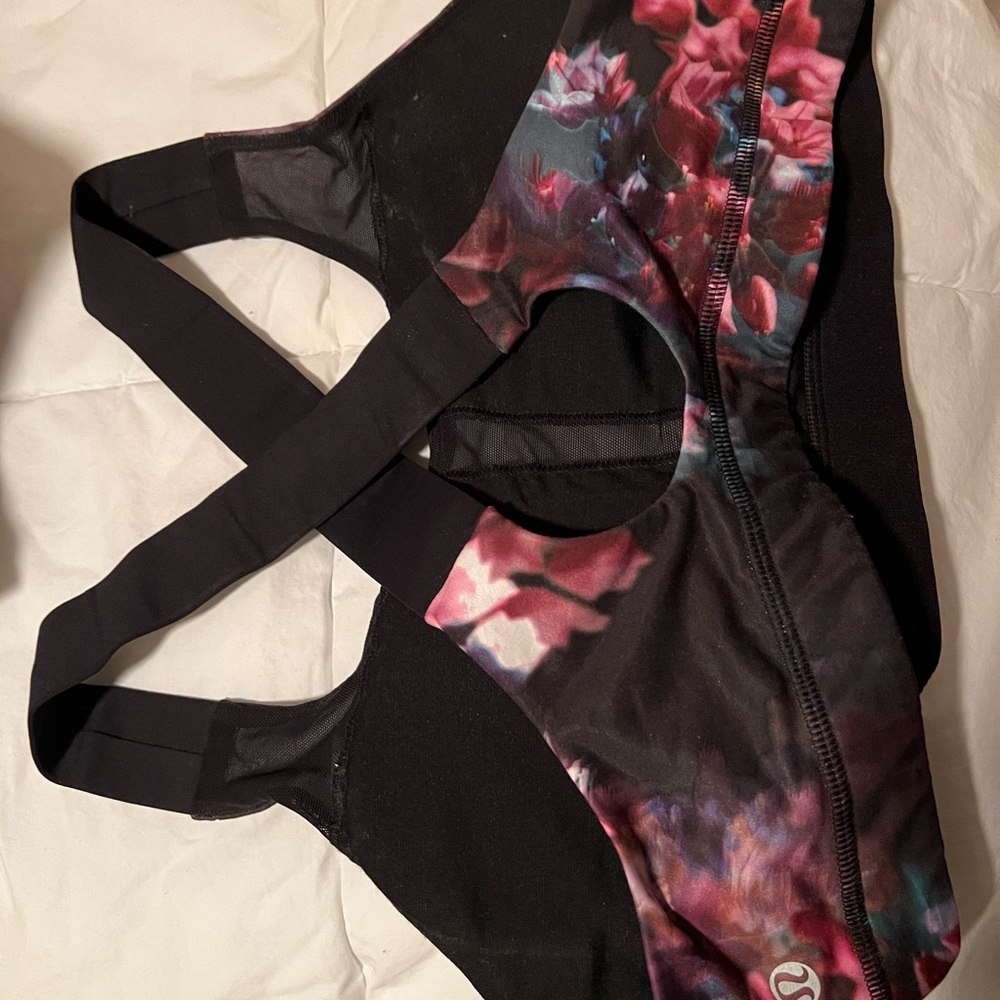 Lululemon sports bra